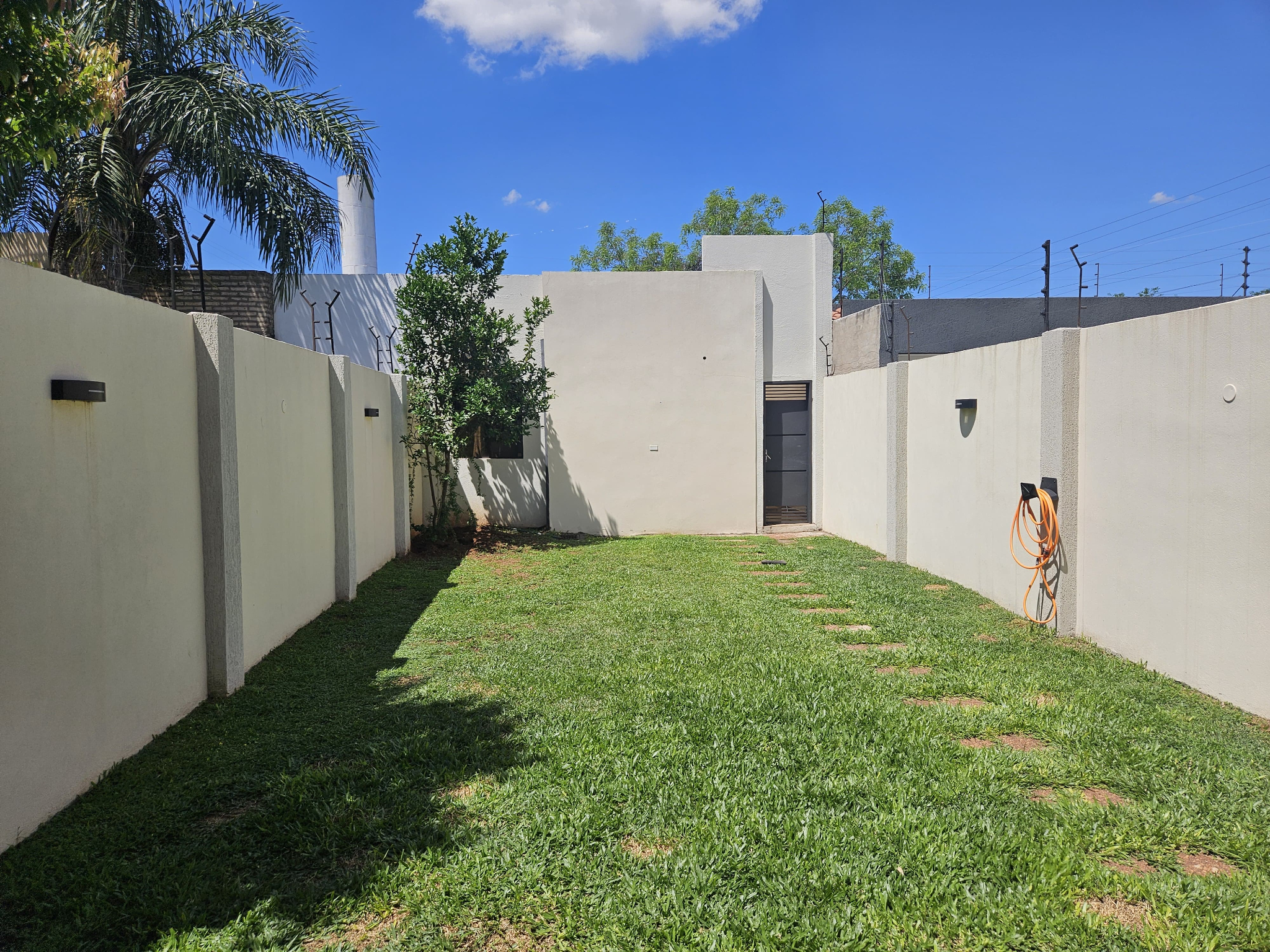 EN ALQUILER – DÚPLEX DE 3 HABS FDO. DE LA MORA – ZONA LAGUNA GRANDE Y LIBERTAD — foto 2
