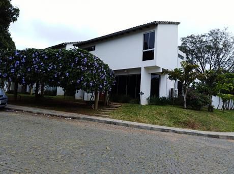 Vendo Casa En Barrio Cerrado,zona Luque/ Rakiura