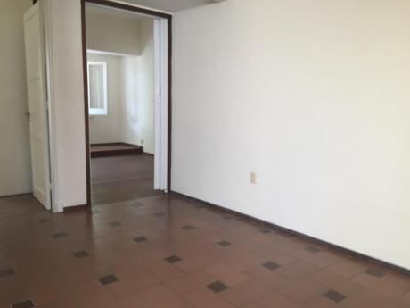 Proximo Facultad De Ccee Amplio Al Fte 1er Piso Impecable Bajos Gtos