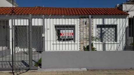 Excelente Casa En Barrio Carrasquito