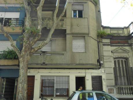 Apto Amplio De 2 Dormitorios En Centro.