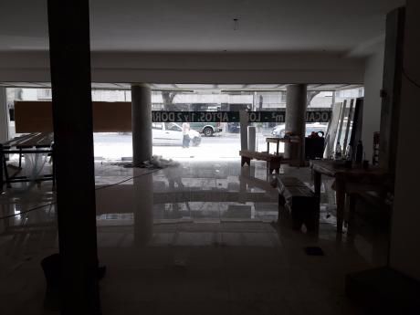 Excelente Inversion Sobre Avenida Local Comercial De 15 Metros De Frente