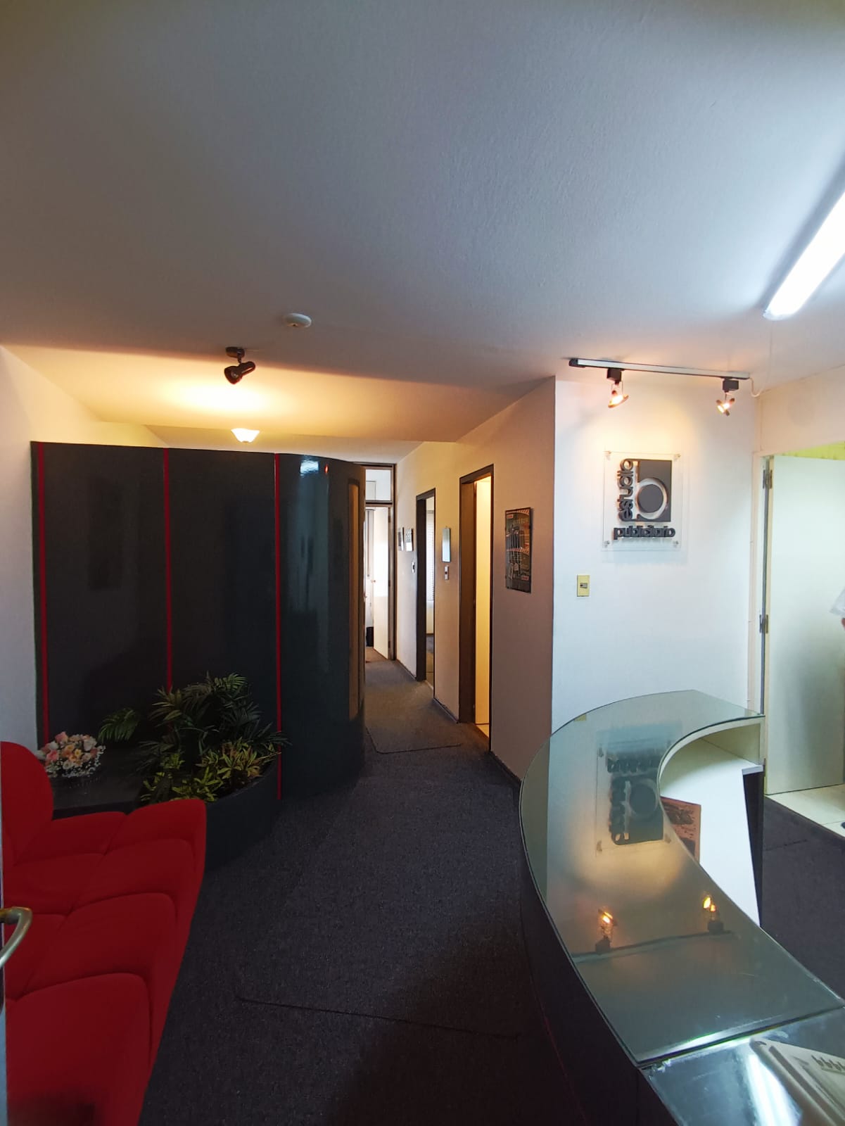 Apartamento de Lujo de Un Dormitorio: Diseño Impecable, Modernidad Exquisita y Ubicación Privilegiada para un Estilo de Vida Sofisticado.
