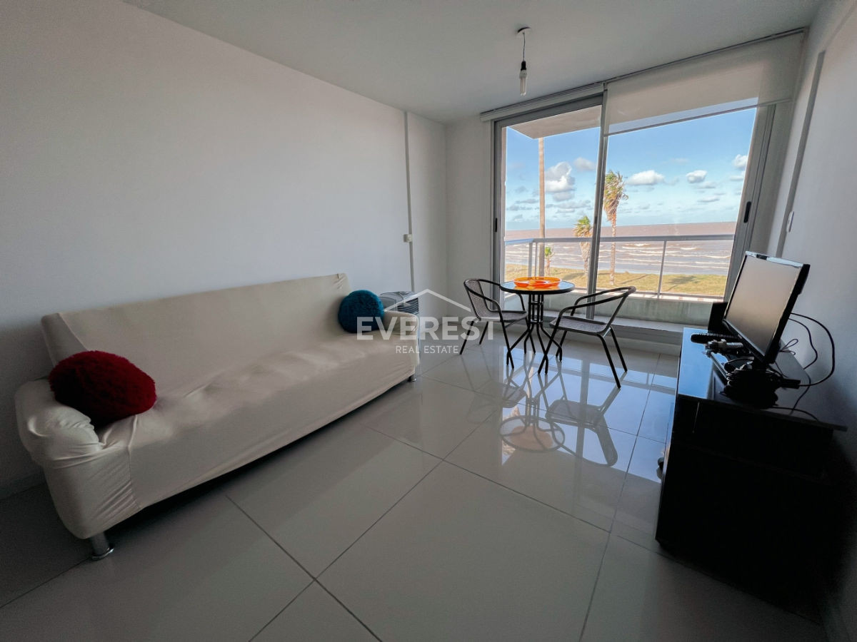 Venta y alquiler Malvín 2 Dormitorios rambla - Vista