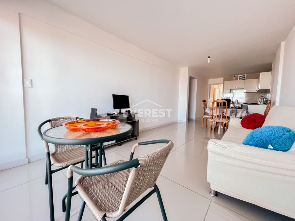 Venta y alquiler Malvín 2 Dormitorios rambla - Detalle