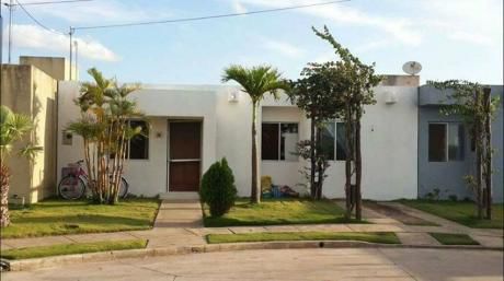 Casa En Venta En Condomio Cerrado