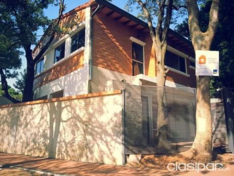 Alfa Inmobiliaria Vende Casa En Asuncion Tipo Duplex Zona Abasto