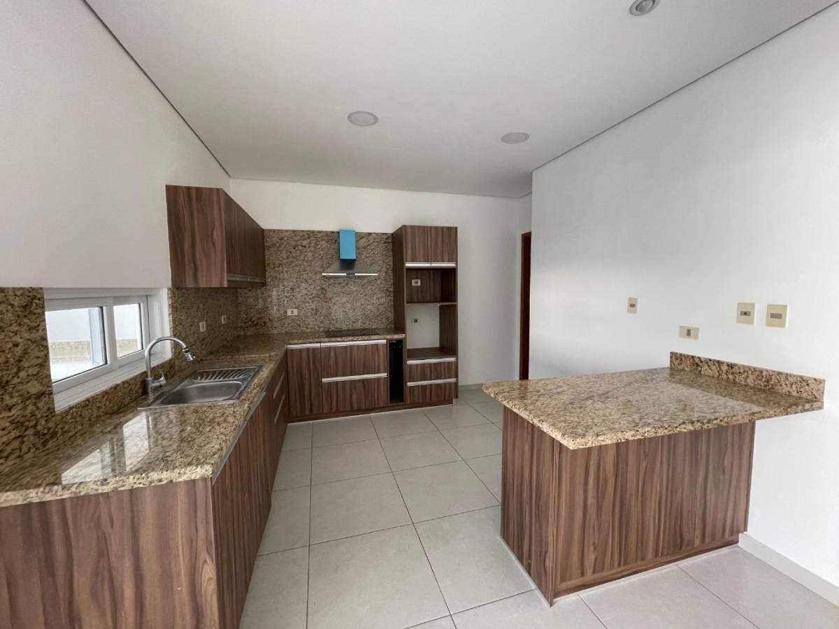 AQLUILO DUPLEX EN LUQUE BARRIO VILLA ADELA — foto 3