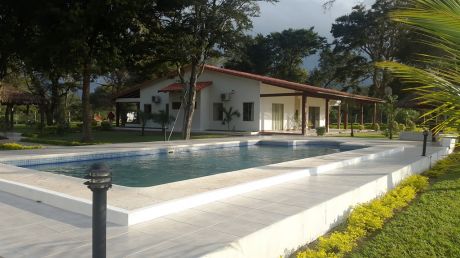 Hermosa Quinta A 2 Km De La Plaza De Cotoca