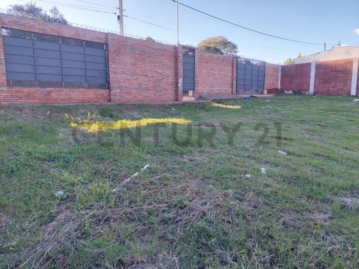 VENDO TERRENO – TOTALMENTE AMURALLADO Y SEGURO — foto 2