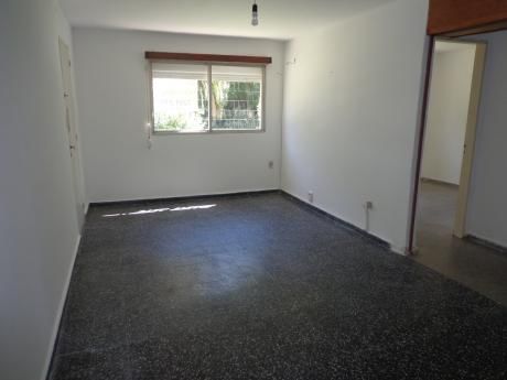 Oficina Sosa - Apartamento Planta Baja Al Frente Muy Luminoso En Buen Estado