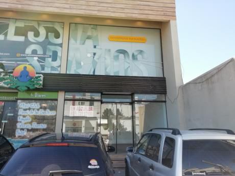 Local En Alquiler En Equipetrol !!!