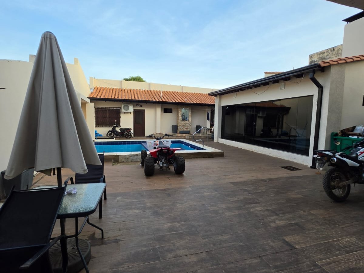 VENDO IMPONENTE CASA DE 5 DORMITORIOS EN EL CENTRO DE CONCEPCIÓN — foto 2