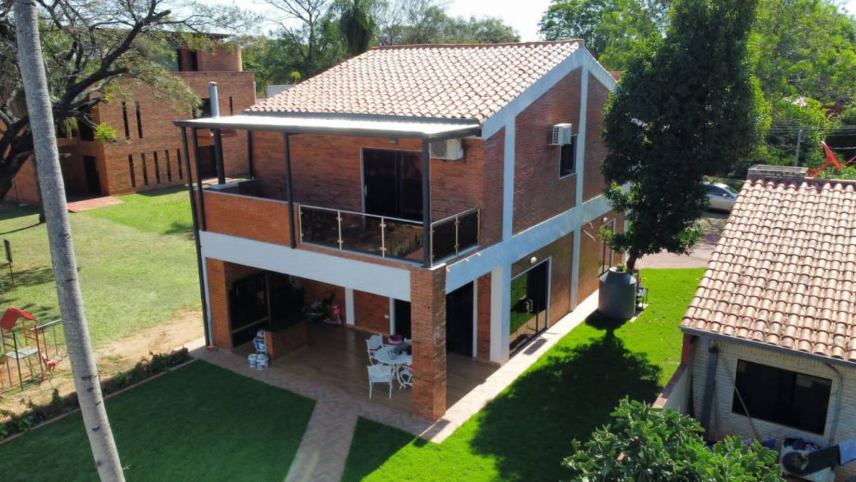 VENDO HERMOSA CASA EN CONDOMINIO CERRADO ALTO LOS LAURELES LUQUE — foto 2