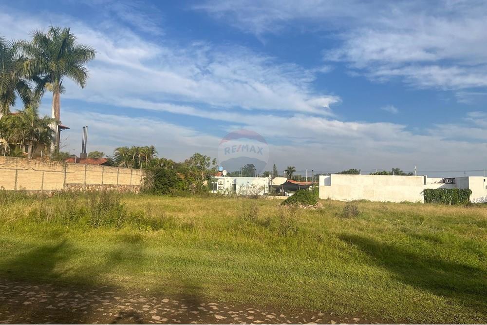 TERRENO DE 1020 M2 A 1 CUADRA DEL LAGO — foto 2