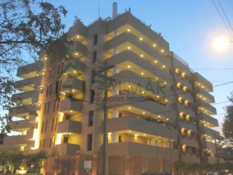 Vendo O Alquilo Lujoso Departamento De Primer Nivel En Edificio Barcelona