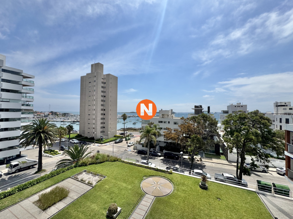 APARTAMENTO EN ALQUILER ANUAL DE 2 DORMITORIOS + DEPENDENCIA EN PENINSULA PUNTA DEL ESTE