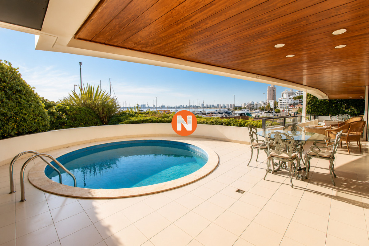 Sólido apartamento en venta, Península, Punta del Este, 3 Dormitorios.