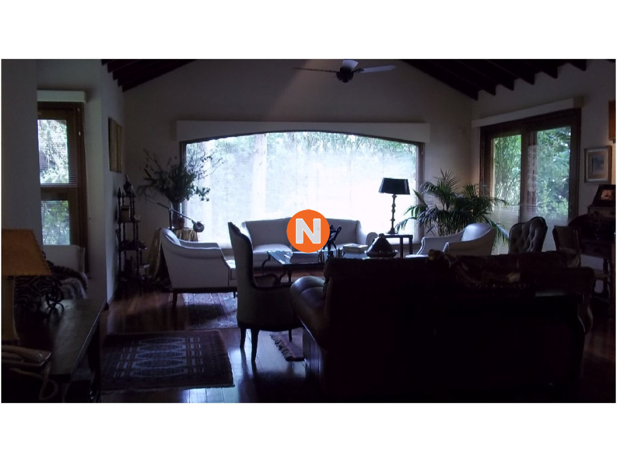 Casa en Venta, Pinares, Punta del Este, 5 Dormitorios.