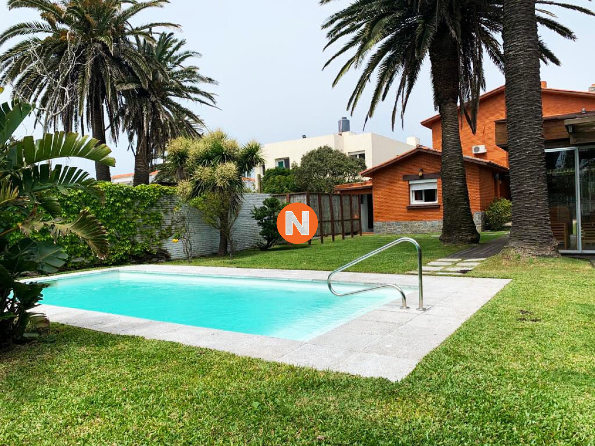 Casa en Peninsula, Punta del Este, 6 Dormitorios.