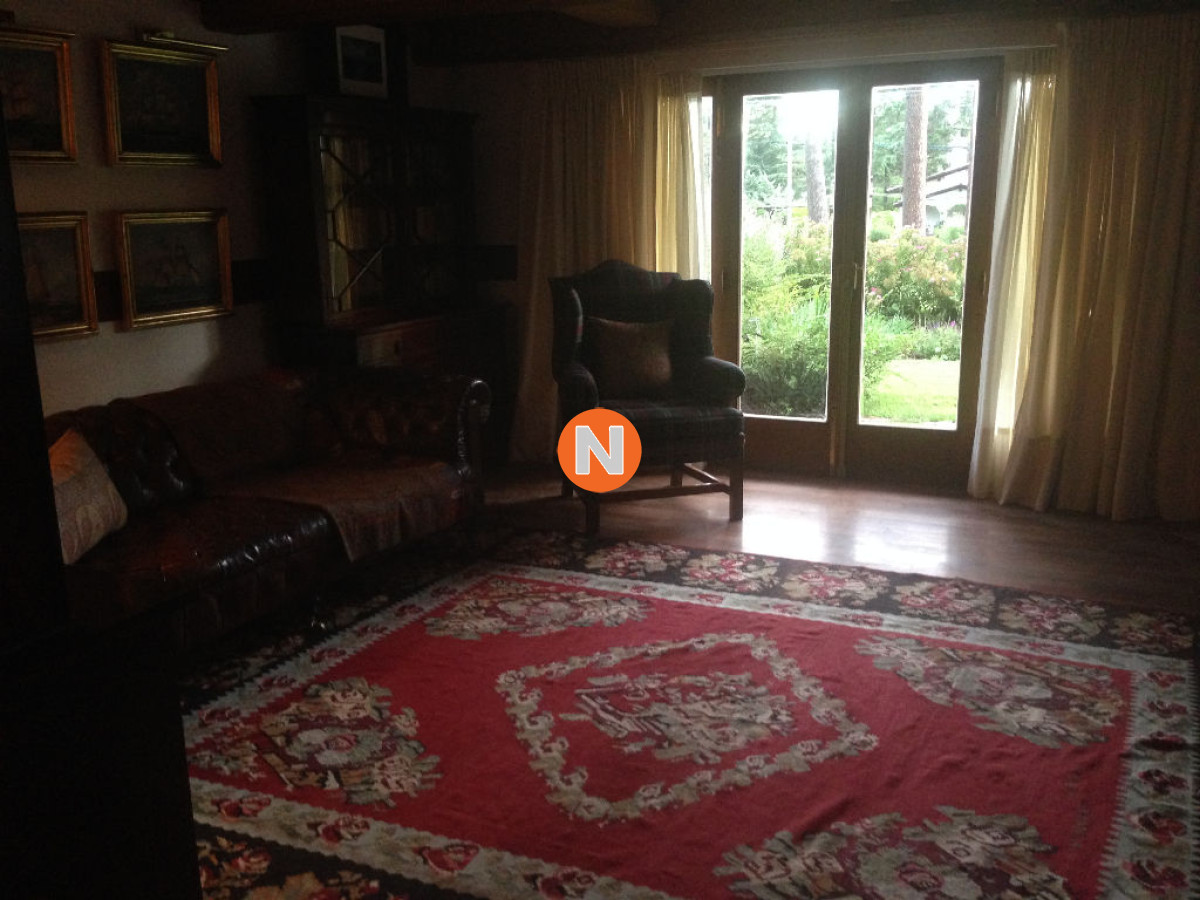 Casa en Venta y Alquiler, Golf, Punta del Este, 7 Dormitorios.