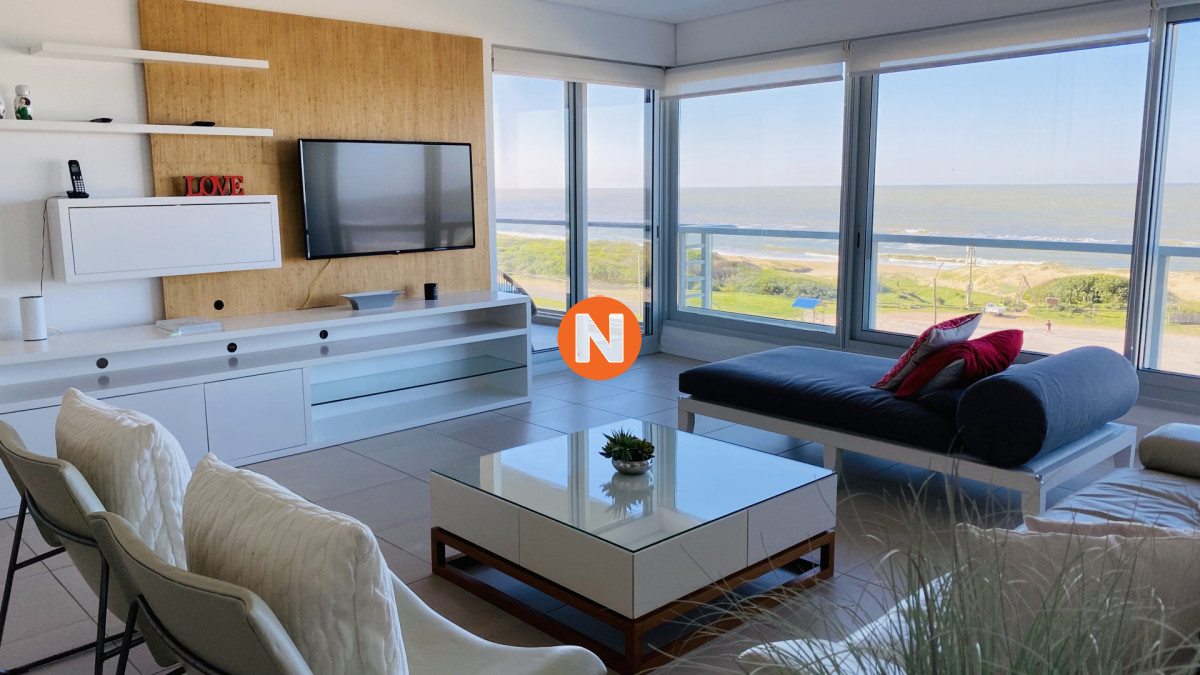 Exclusivo Apartamento de 2 dormitorios frente a Playa Brava Punta del Este