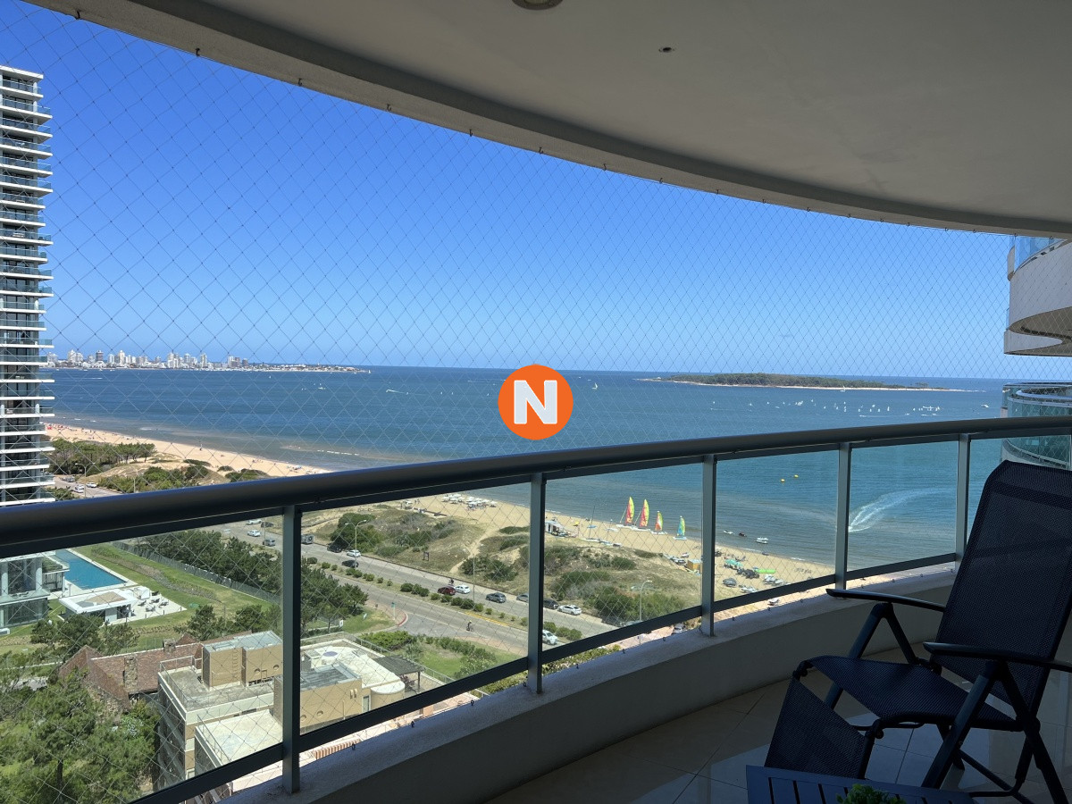 ALQUILER ANUAL DE APARTAMENTO DE 2 DORMITORIOS Y DEPENDENCIA EN MANSA PUNTA DEL ESTE