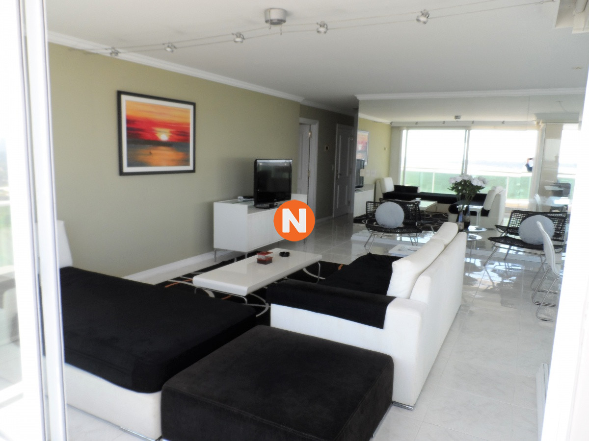 Apartamento en Alquiler, Mansa, Punta del Este, 3 Dormitorios. · Foto 2