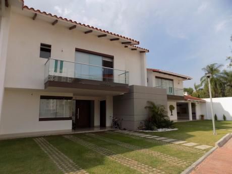 Casa En Venta Av. PiraÍ Entre 4to Y 5to Anillo Condominio Santa MÓnica
