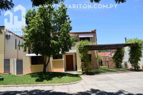 Casa De Dos Plantas - Barrio Cerrado