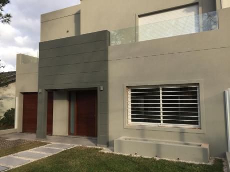 Hermosa Casa En Carrasco A Estrenar. 500m2. 2 Plantas