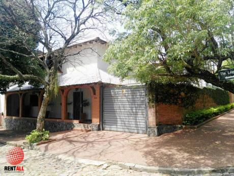 Vendo Casa En Zona Residencial Del Barrio Santa Veronica De Asuncion.