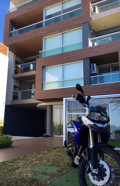 Alquiler Apartamento ambiente Con jardin en Rambla de Playa Honda, Malvin limite con Punta Gorda Montevideo Uruguay