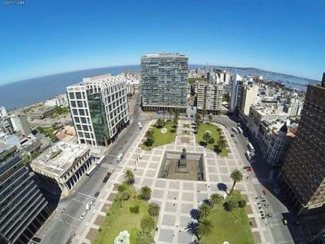 Vendo Apartamento 2 Dormitorios Montevideo Uruguay Sobre La Calle Canelones A Metros De La Rambla, El Teatro Solís, Plaza Independencia