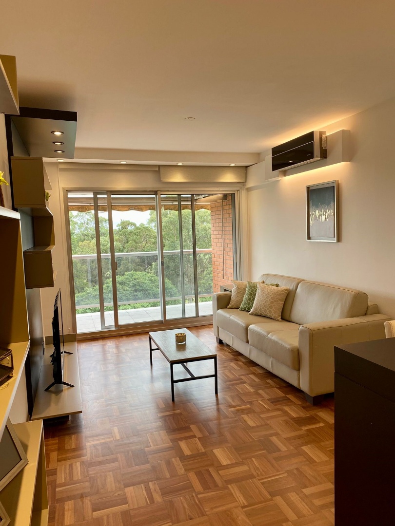 Alquiler Departamento Amoblado Br Artigas con vista Golf 2 dormitorios Garaje.
