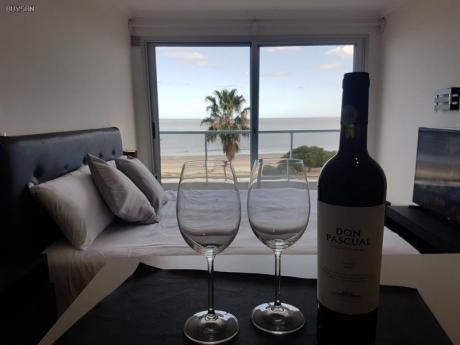 Alquilo Ambiente Con Muebles, Vista Al Mar, Rambla De Malvín, Montevideo, Uruguay