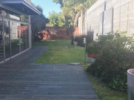 Vendo Casa Con 5 Dormitorios, 5 Baños, Barbacoa, Fondo, Garaje, Pocitos, Montevideo, Uruguay