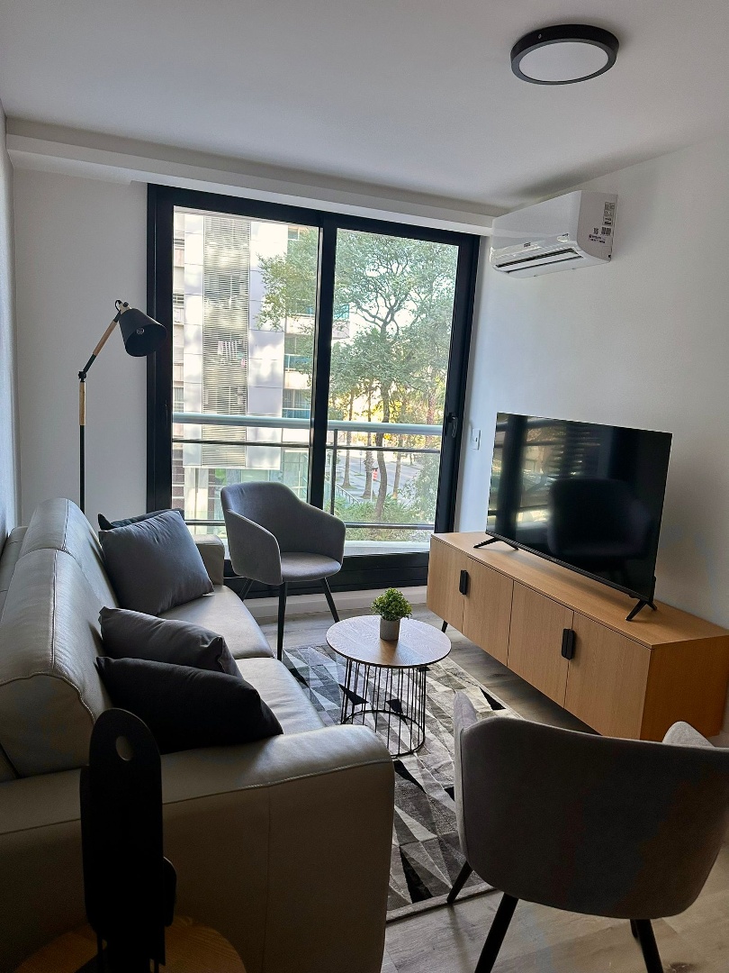 Alquiler 1 dormitorio Garaje con muebles en Buceo con vistas 360 de la Ciudad a pasos de WTC y Rambla. · Foto 9