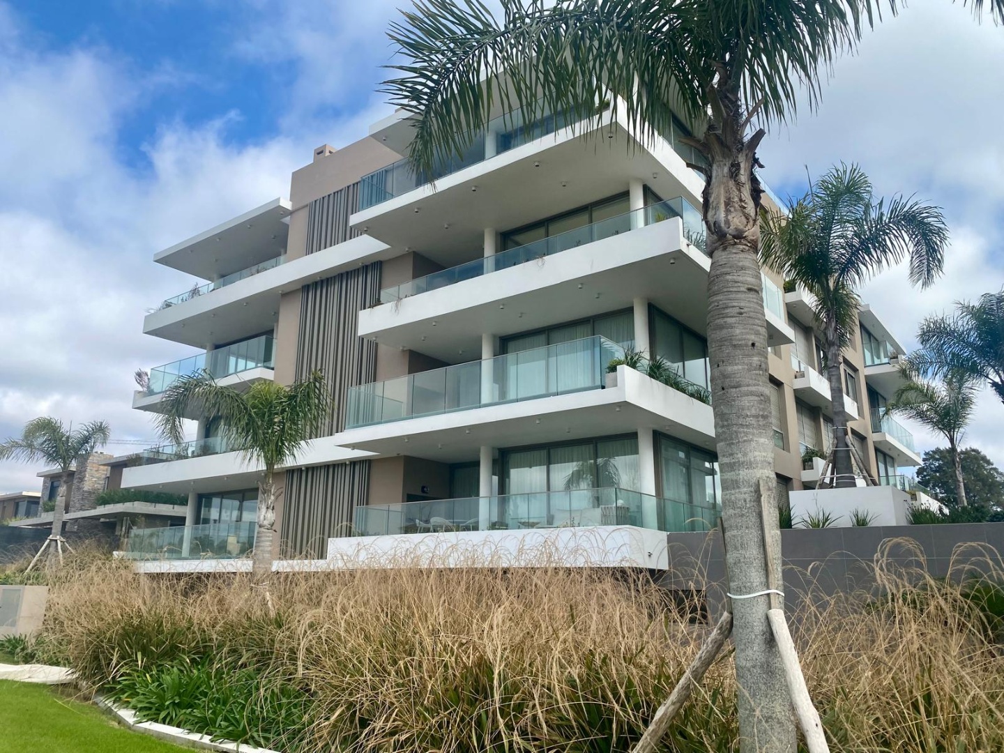 Alquiler Apartamento Carrasco Premium ubicado en Barrio Parque Jardín, a metros de San Nicolas · Foto 2