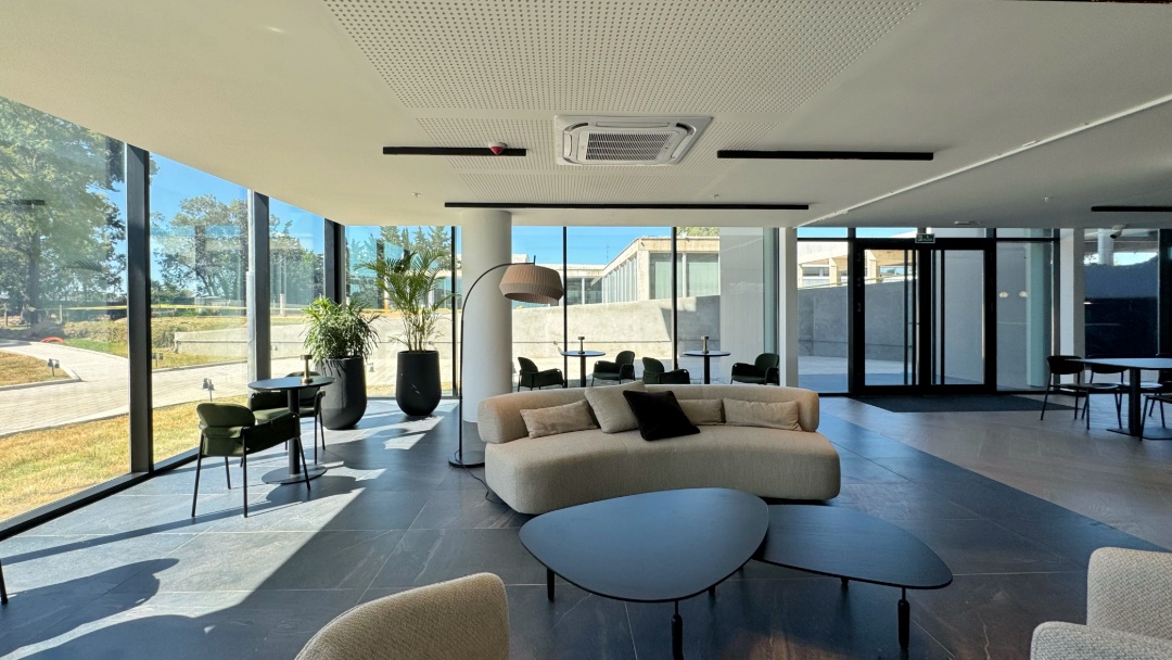 Alquiler de apartamento 3 dormitorios, 2 Garajes en Carrasco con Amenities