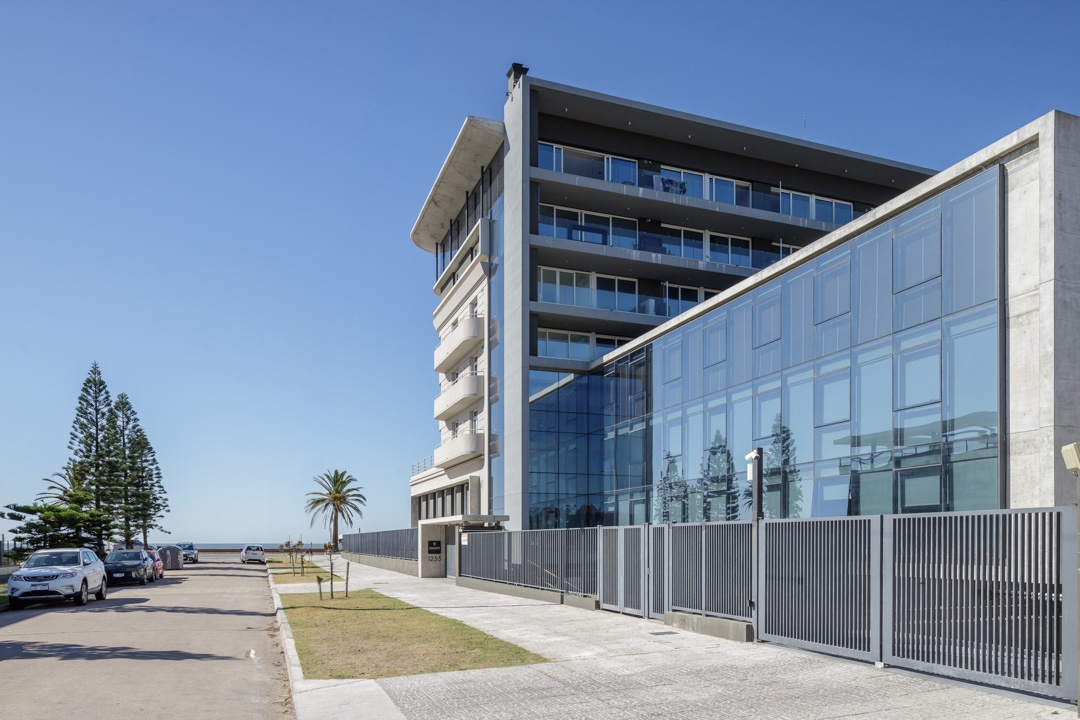 Oficinas Corporativas en Carrasco: ubicación estratégica con diversos metrajes y tipologías. Tu espacio profesional en la mejor zona.