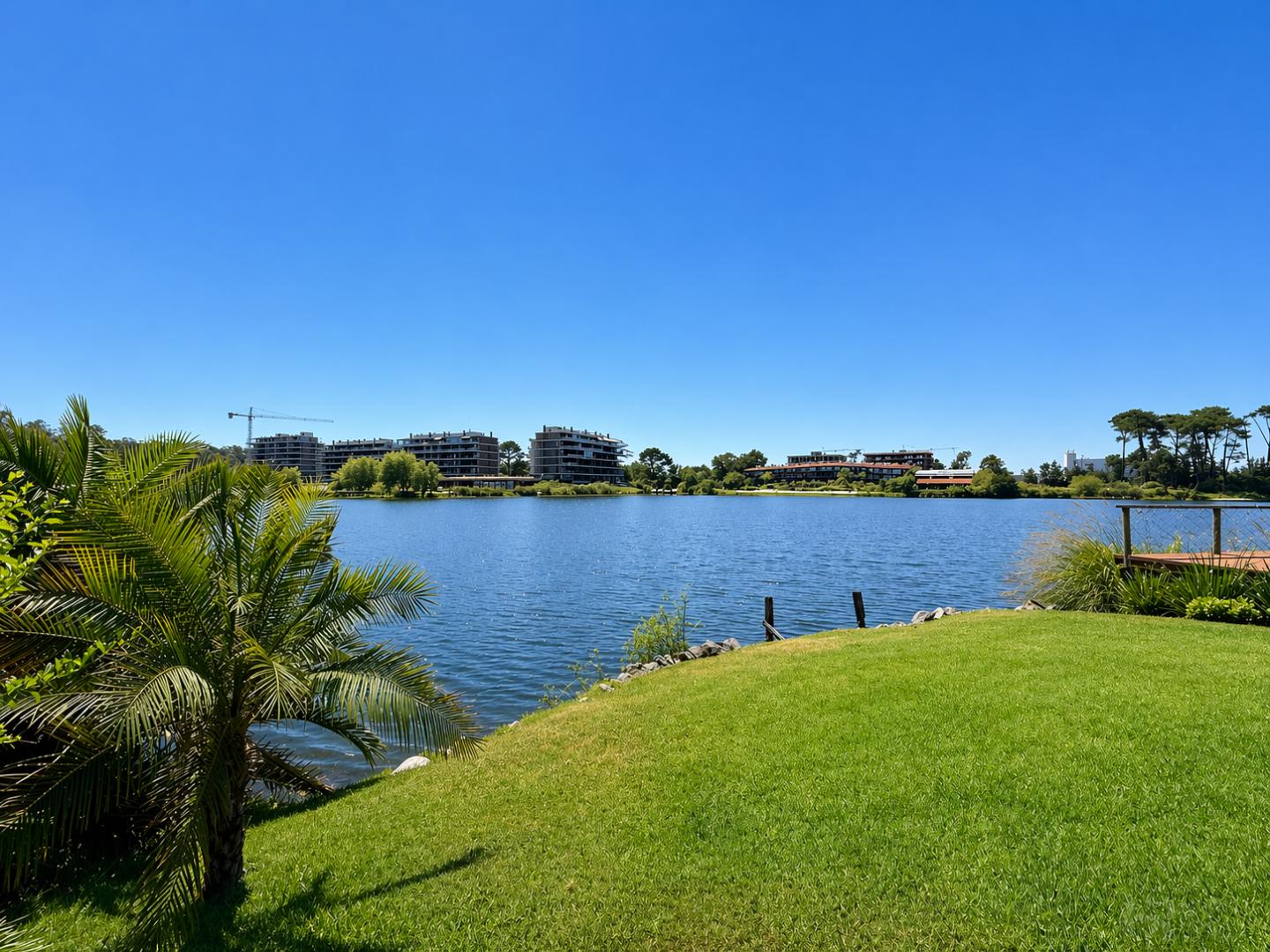 Alquiler Apartamento Espectacular con vistas abiertas al lago, en una de las zonas más exclusivas.