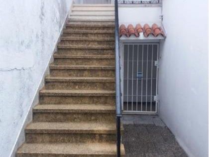 Amsterdam Y Velsen. A 1 De La Rambla. Sin Gastos Comunes. $16.500