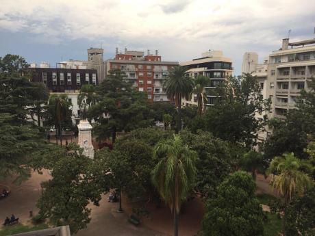 Plaza Zabala, El Mejor Lugar De La Ciudad Vieja
