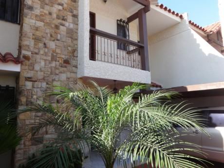 Av. Banzer 4to Anillo Bonita Casa En Venta