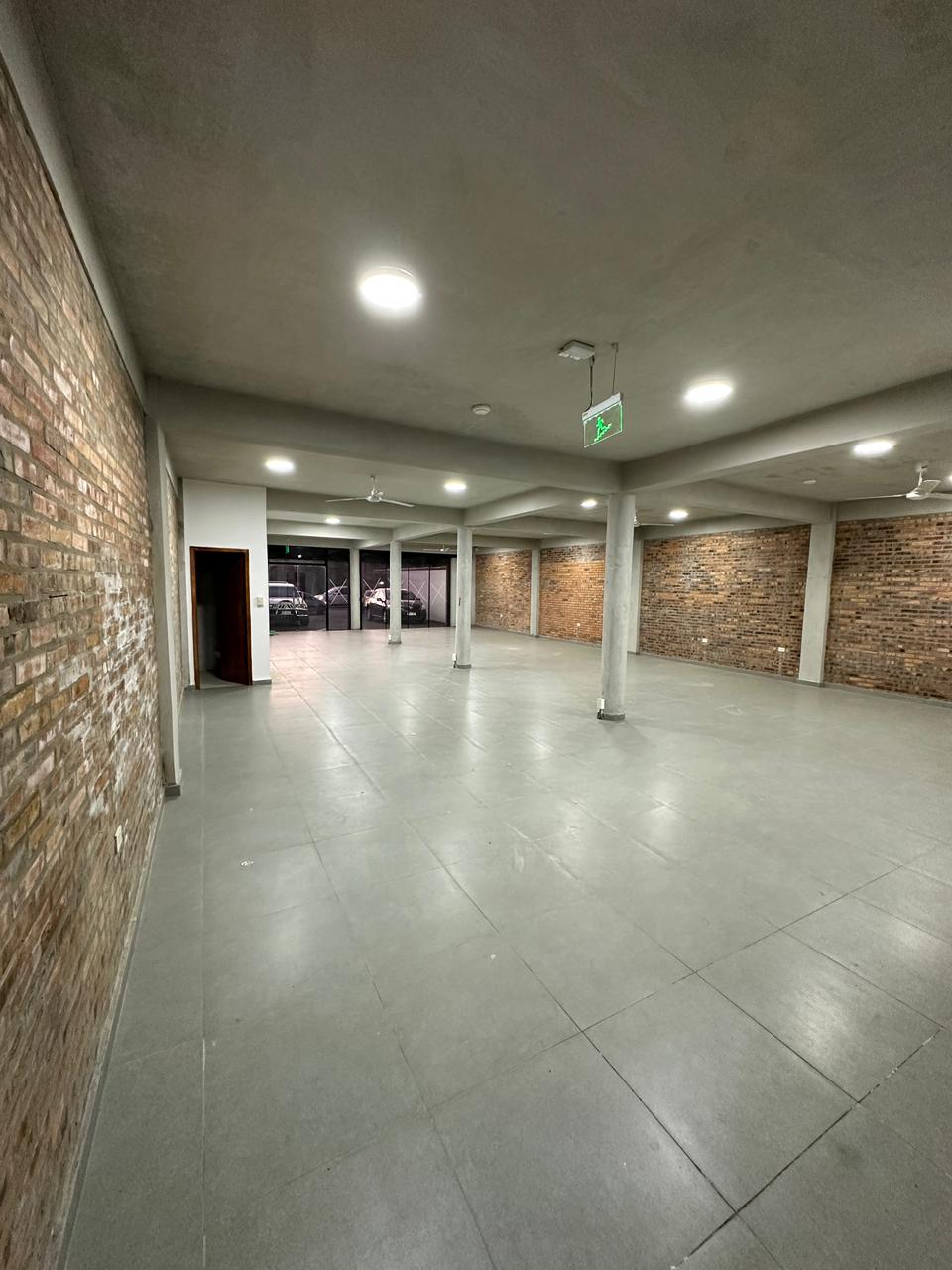 ALQUILO SALÓN COMERCIAL Y SHOWROOM A ESTRENAR SOBRE RUTA LUQUE – SAN LORENZO — foto 2