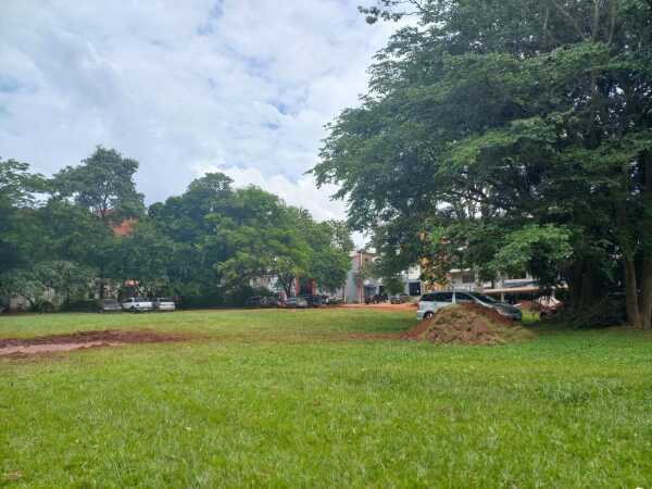 SE VENDE TERRENO EN LA ZONA COMERCIAL DEL PARANA COUNTRY CLUB — foto 2