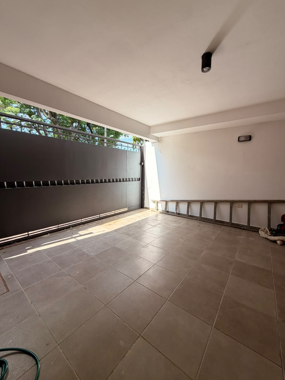 HERRERA, EN ALQUILER, HERMOSO TRIPLEX DE 3 DORMITORIOS. — foto 3