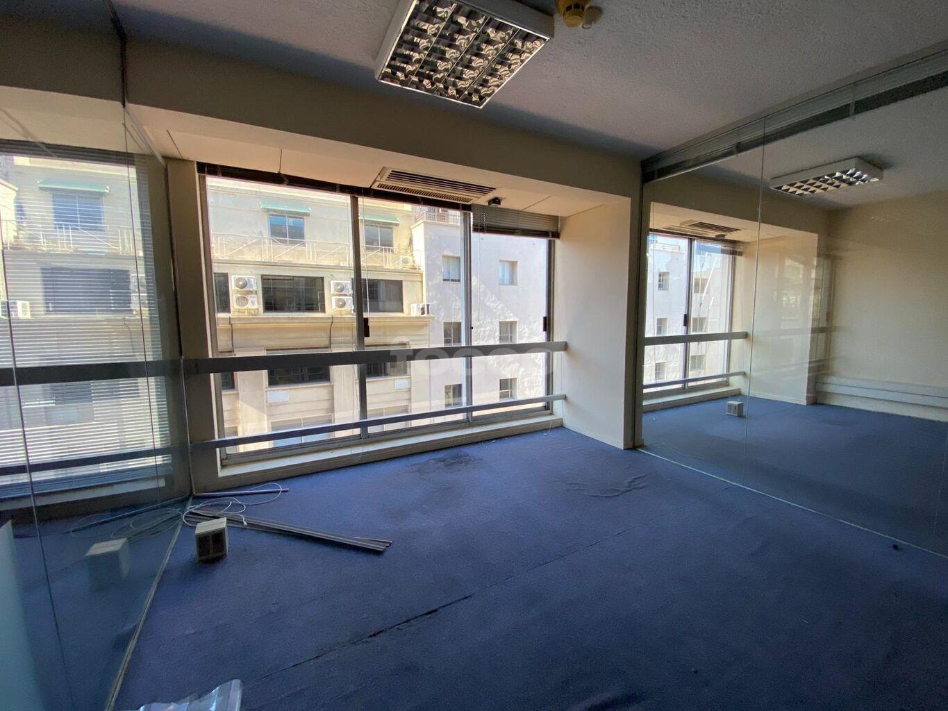 ALQUILER Y VENTA DE AMPLIA OFICINA EN CIUDAD VIEJA "EDIFICIO PRESIDENTE" · Foto 7