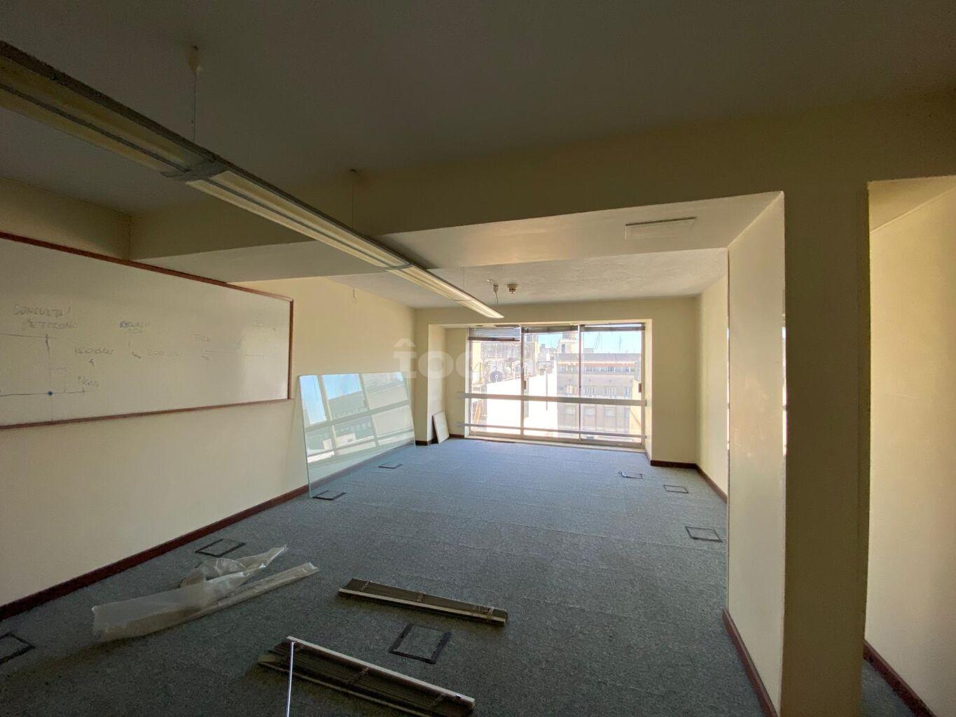 ALQUILER Y VENTA DE AMPLIA OFICINA EN CIUDAD VIEJA "EDIFICIO PRESIDENTE" · Foto 6